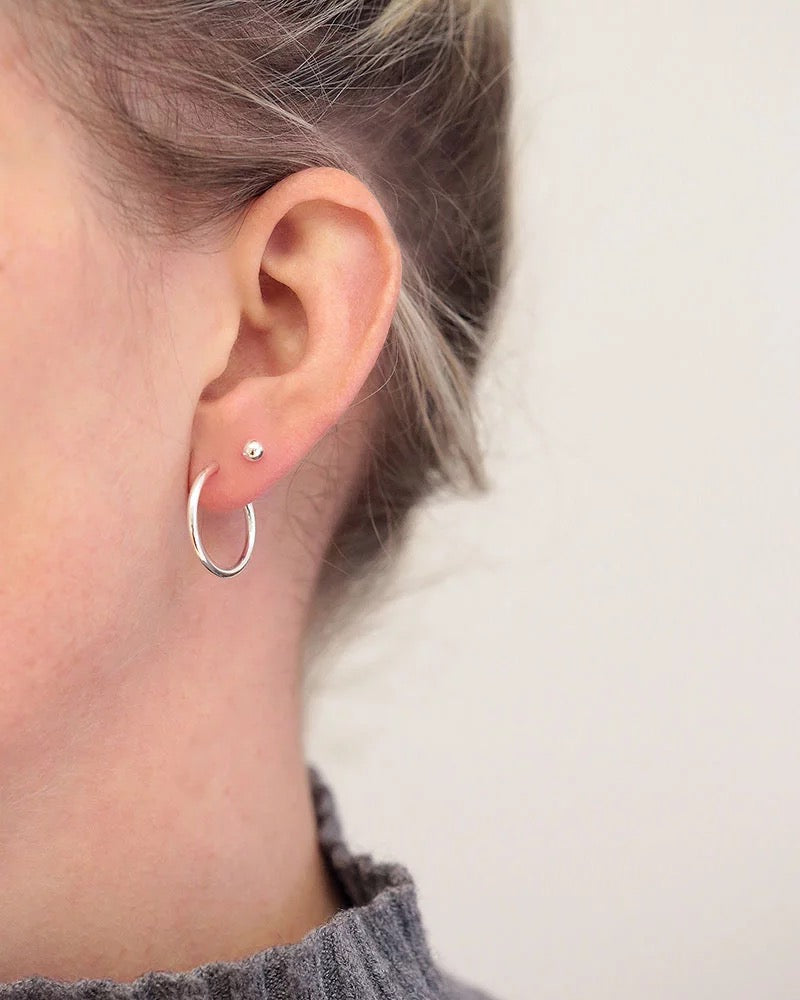 Silver hoop earrings // 20 mm