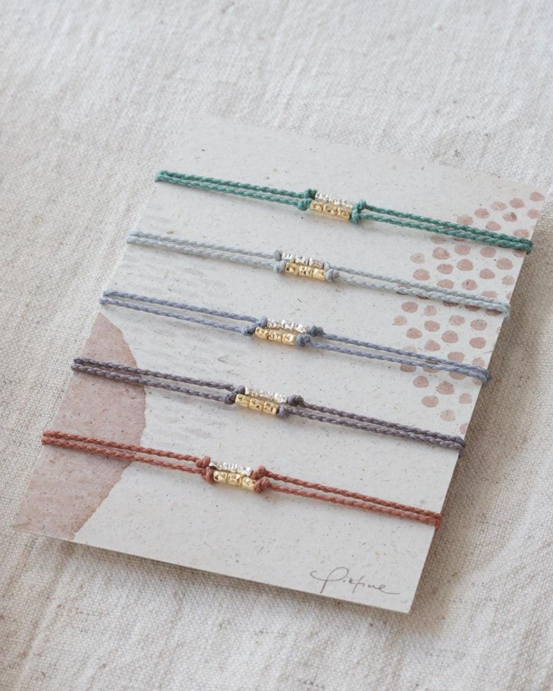 Freundschaftsarmband Julie in 5 Farben. 925er Silber Perlen und Econylarmband