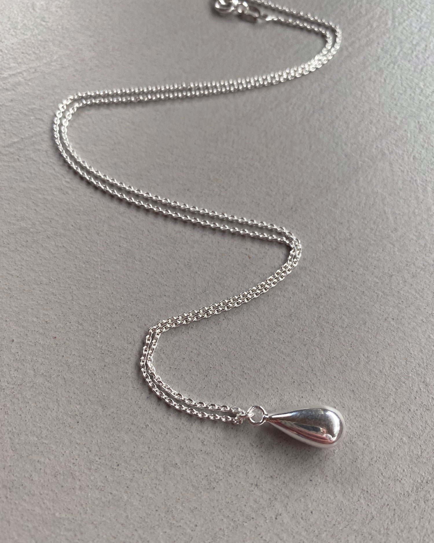 Lange Tropfen Kette &quot;Svala&quot;