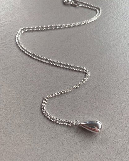 Lange Tropfen Kette &quot;Svala&quot;